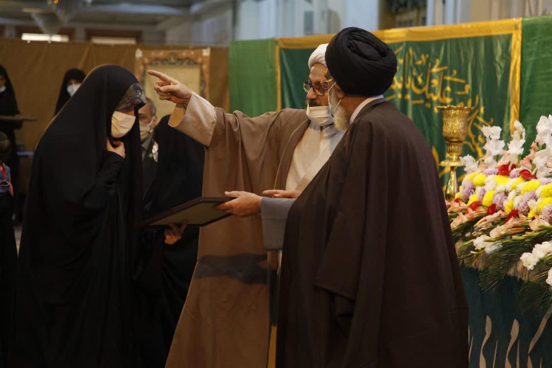 170 حافظ کل و دانش آموخته مرکز قرآن و حدیث آستان مقدس بانوی کرامت در همایش « طوبی کرامت« تجلیل شدند